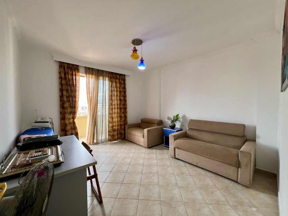 Tirane, jepet me qera apartament 2+1+A+BLK Kati 10, 130 m² 750 Euro (Rruga e Barrikadave)