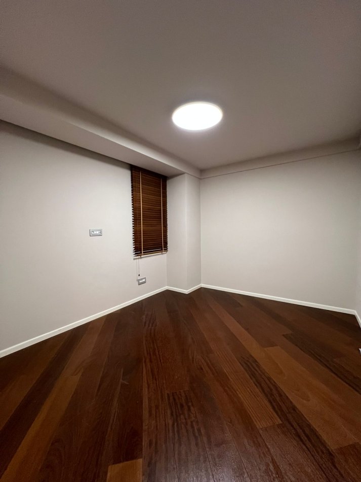 Tirane, shitet apartament 3+1+Aneks+Ballkon Kati 4, 304 m² 940.000 € (bllok , garda)