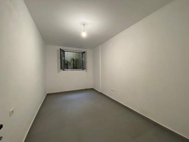 Tirane, jepet me qera apartament duplex 3+1 Kati 0, 175 m² 1.300 Euro (liqeni thate)