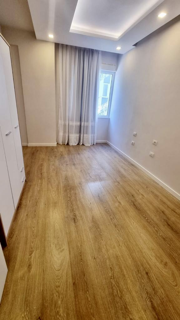Tirane, jepet me qera apartament 2+1+A+BLK 115 m² 800 Euro (Liqeni Thate te FZ)