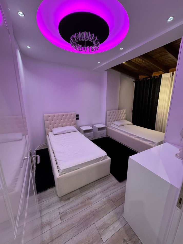 Tirane, jepet me qera apartament 2+1+Ballkon Kati 4, 90 m² 600 € (RRUGA MUHAMET DELIU)