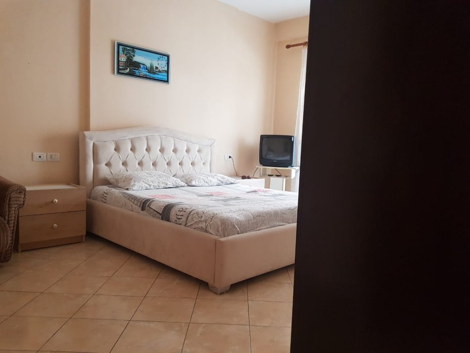 Tirane, jepet me qera apartament 2+1 Kati 2, 118 m² 500 € (Don Bosko)
