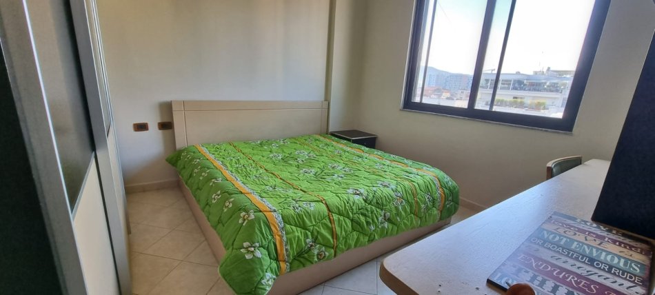 Tirane, jepet me qera apartament 3+1 Kati 5, 110 m² 750 € (21 Dhjetori)