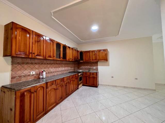 Tirane, jepet me qera apartament 2+1 Kati 2, 105 m² 500 Euro (komuna parisit)