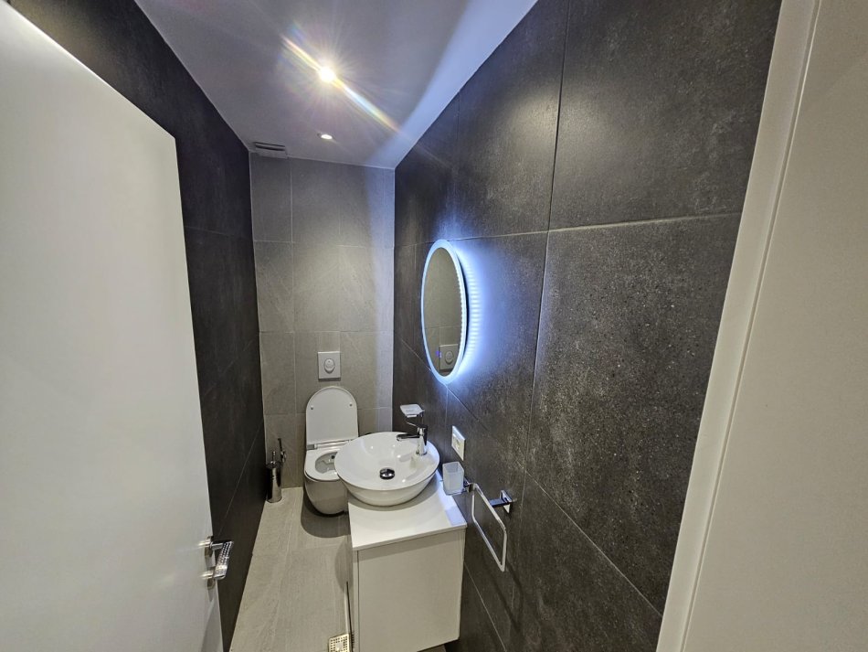 Tirane, jepet me qera apartament 2+1 Kati 5, 100 m² 1.000 € (RRUGA HIM KOLLI)