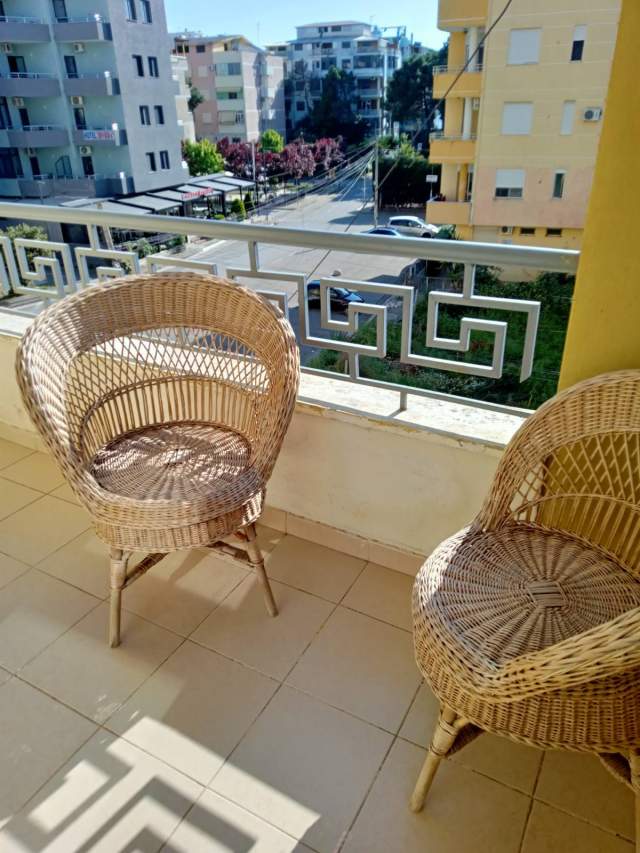 Shkembi Kavajes, jepet me qera apartament 1+1+BLK Kati 2, 67 m² 250 Euro