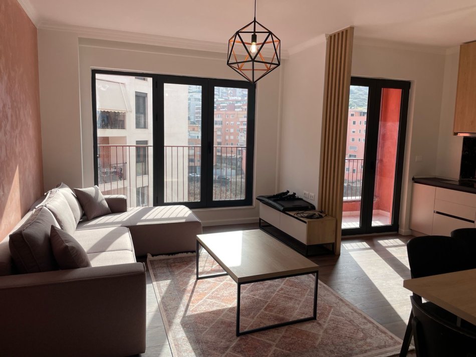 Tirane, jepet me qera apartament 1+1+Ballkon Kati 2, 70 m² 600 € (Kurora e botanikut)