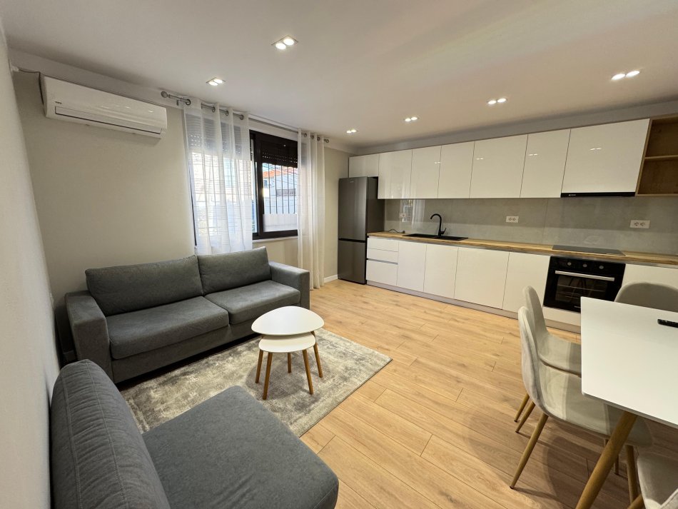 Tirane, jepet me qera shtepi 1+1 , 70 m² 600 € (rruga qemal stafa)