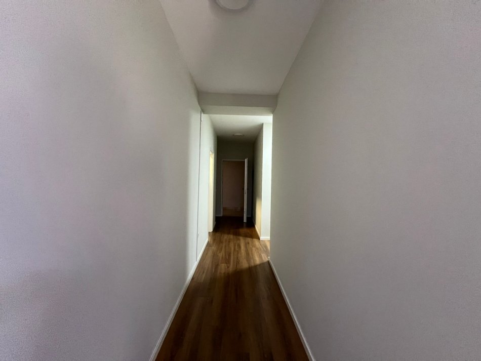 Tirane, jepet me qera ambjent biznesi Kati 1, 107 m² 750 € (ish hipoteka)