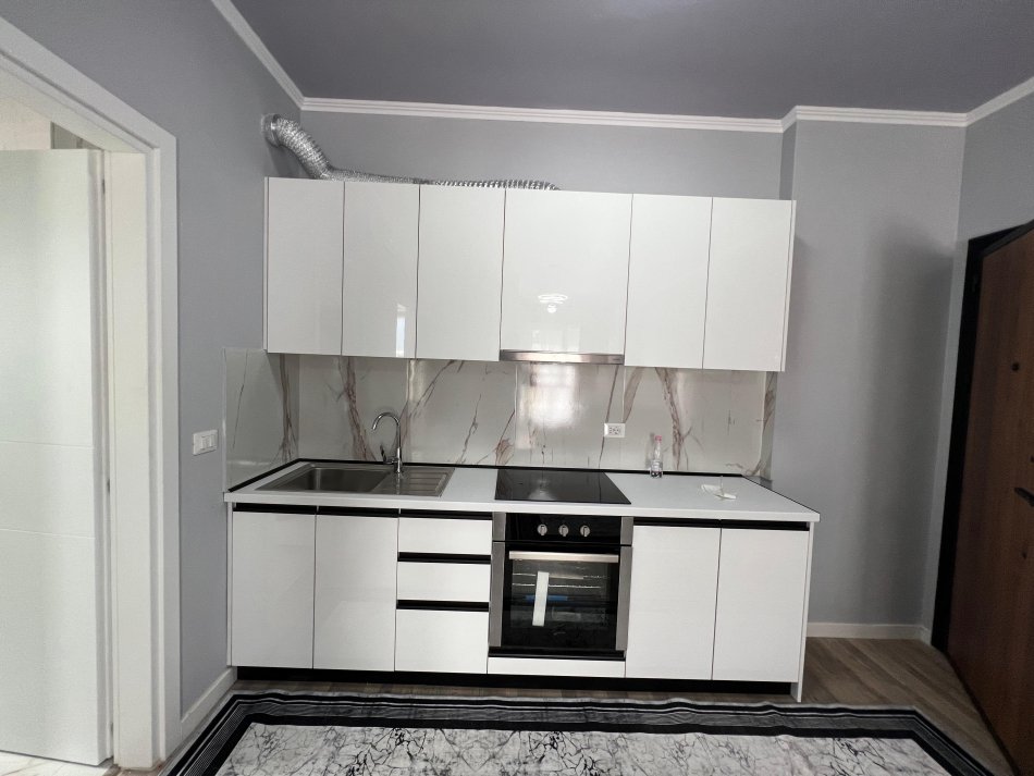 Tirane, jepet me qera apartament 1+1 Kati 9, 47 m² 500 € (rruga 5 maji)