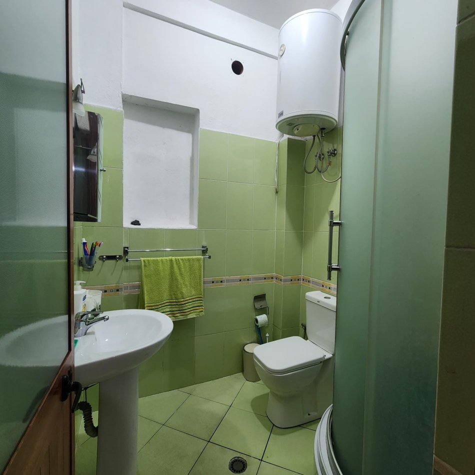 Tirane, jepet me qera apartament 2+1 Kati 3, 92 m² 600 €