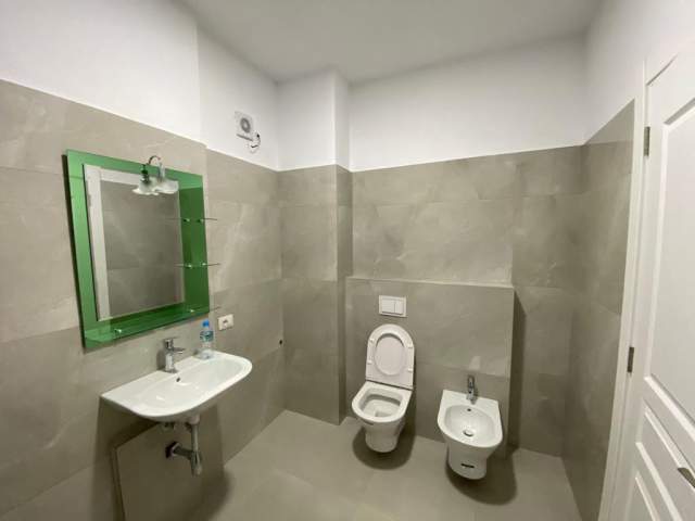 Tirane, jepet me qera apartament 2+1 Kati 5, 105 m² 450 Euro (Spitali nr 5)