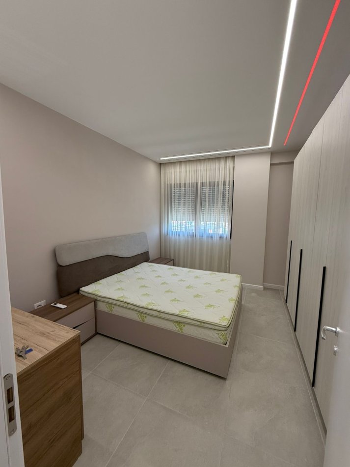 Tirane, jepet me qera apartament 1+1+Ballkon Kati 5, 70 m² 500 € (Oasis Residence)