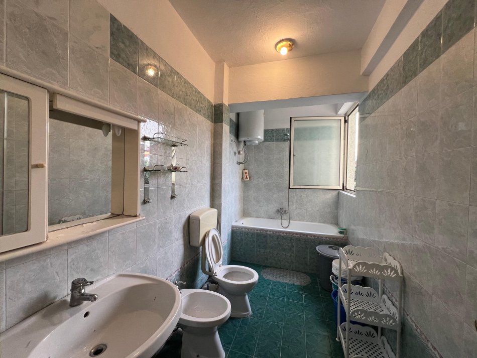 Shqiperi, shitet apartament 1+1+Ballkon Kati 4, 70 m² 120.000 € (Shkolla Osman Myderizi)