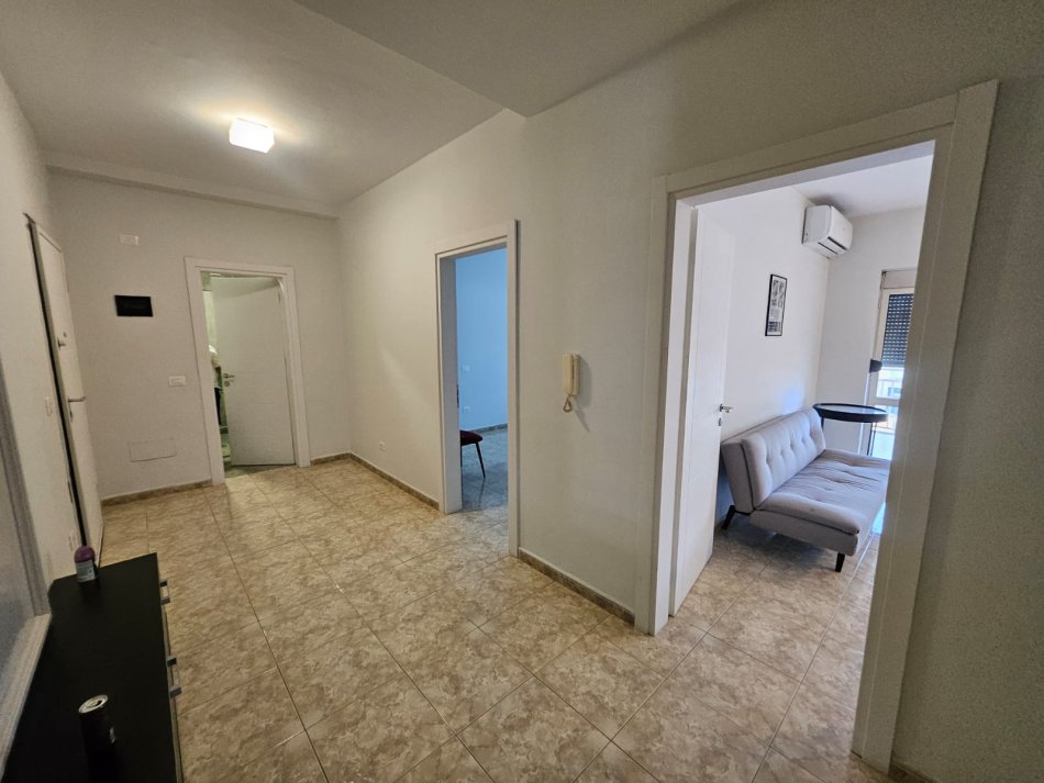 Tirane, jepet me qera apartament 2+1 Kati 6, 100 m² 600 € 