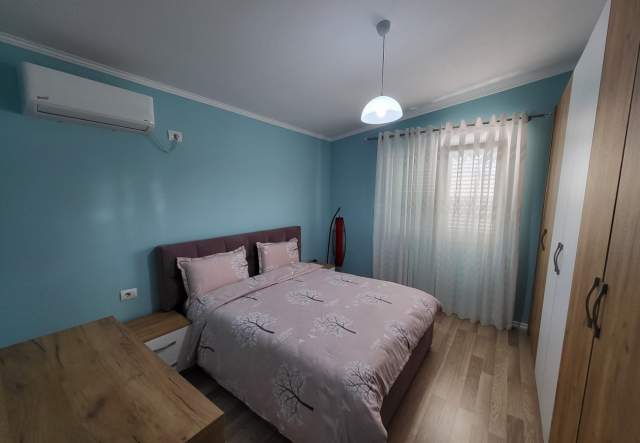Tirane, jepet me qera apartament 90 m² 800 Euro