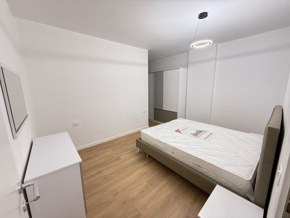Tirane, jepet me qera apartament 2+1 Kati 5, 90 m² 650 € (rruga xhanfize keko)