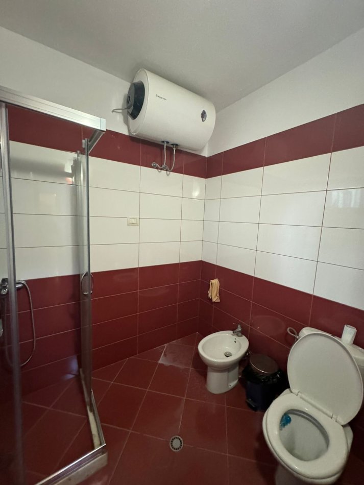 Tirane, jepet me qera apartament 1+1 Kati 1, 80 m² 550 € (Sheshi Wilson)