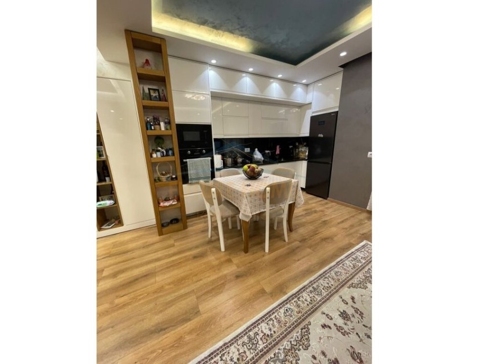 Tirane, shitet apartament 2+1 Kati 6, 105 m² 200.000 € (Fusha E Aviacionit)