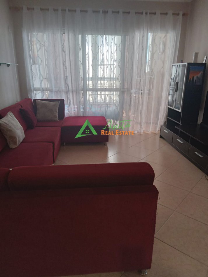 Tirane, jepet me qera apartament 3+1 Kati 6, 81 m² (Fusha e Aviacionit)