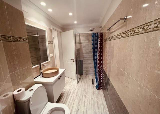 Korce, shitet apartament Kati 3, 97 m² 92.000 Euro (Lagjia 7, Korçë)