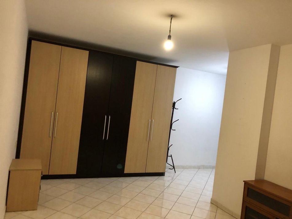 Tirane, jepet me qera apartament 2+1+Ballkon Kati 6, 90 m² 400 € (Dritan hoxha)