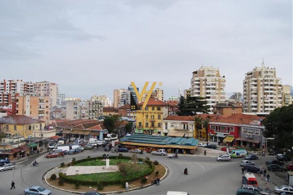 Tirane, shitet dyqan Kati 0, 27 m² 140.000 € (PAZARI I RI)