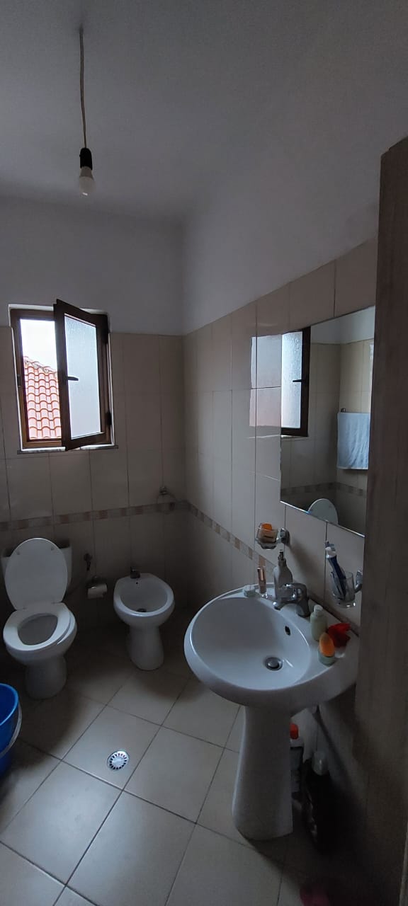 Tirane, jepet me qera shtepi 2+1+BLK Kati 2, 110 m² 400 Euro (Fuat Toptani)