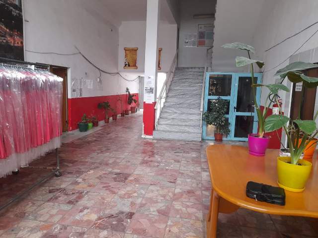 Tirane, jepet me qera ambjent biznesi 2.200 m² 5.100 Euro (Siri kodra)