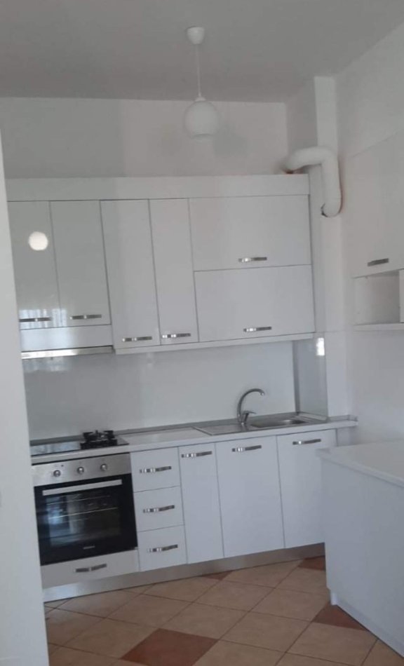 Tirane, jepet me qera apartament 2+1 Kati 3, 90 m² 450 € (Qytet Studenti)