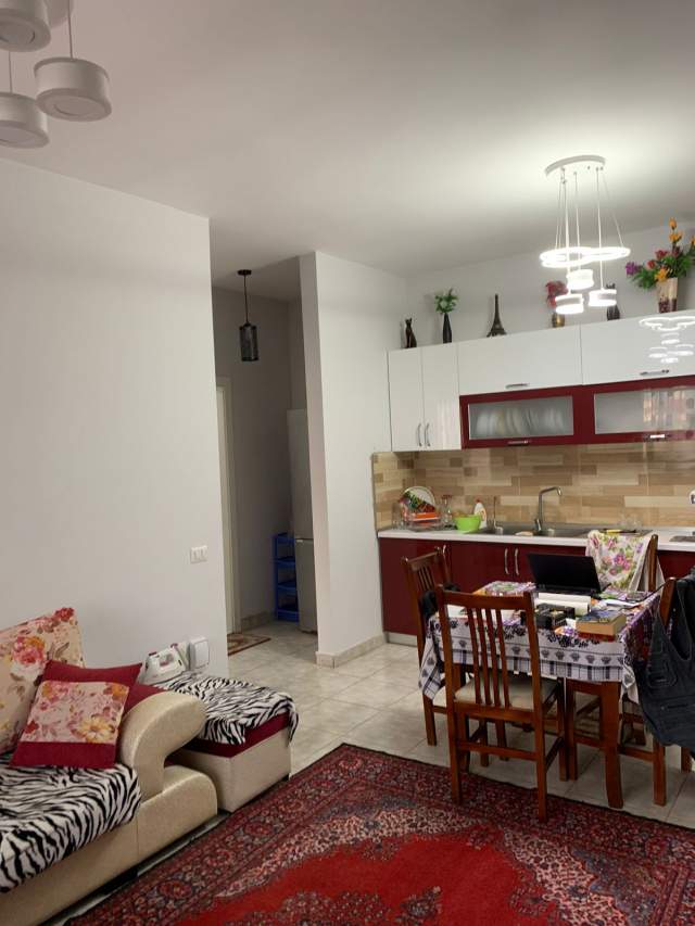 Tirane, jepet me qera apartament 2+1+BLK Kati 6, 90 m² 300 Euro (Kamez)