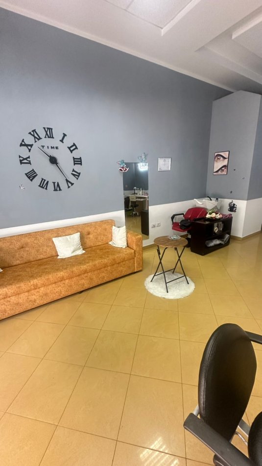 Durres, jepet me qera ambjent biznesi Kati 0, 400 € (Rruga Egnatia, perballe Extra Market)