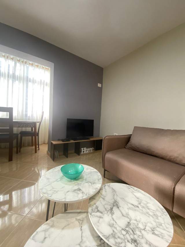 Tirane, jepet me qera apartament 1+1+BLK Kati 4, 55 m² 400 Euro (Bulevardi Zhan Dark)