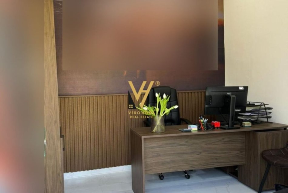 Tirane, jepet me qera dyqan Kati 0, 12 m² 400 € ( BULEVARDI ZHAN DARK)