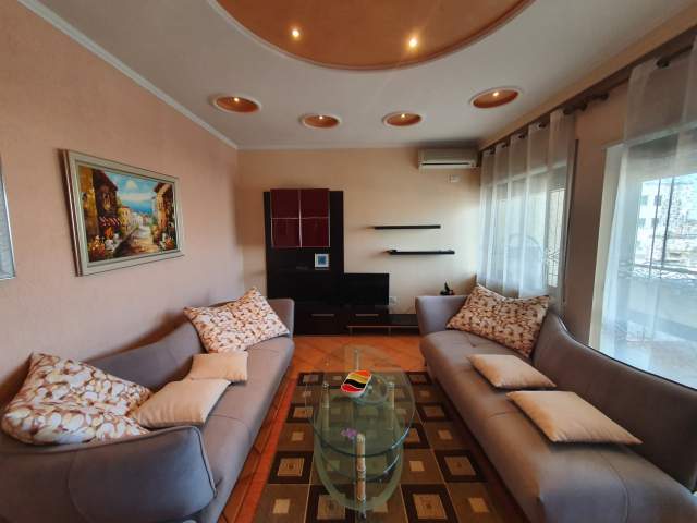 Tirane, jepet me qera apartament 91 m² 500 Euro