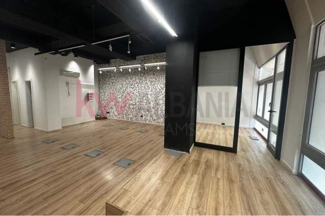 Tirane, jepet me qera ambjent biznesi Kati 2, 105 m² 800 Euro (Rruga e Kavajes)