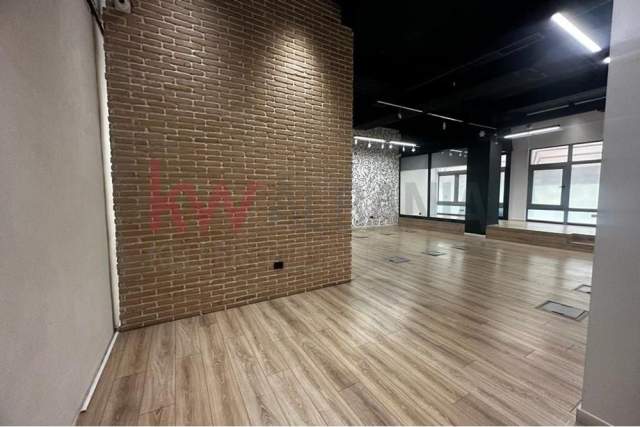 Tirane, jepet me qera ambjent biznesi Kati 2, 105 m² 800 Euro (Rruga e Kavajes)