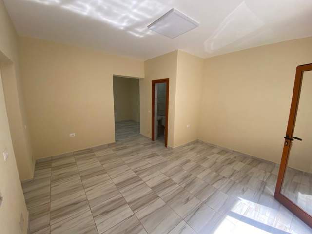 Tirane, jepet me qera zyre Kati 0, 33 m² 40.000 Leke (Ministria e drejtesise,Tirane)