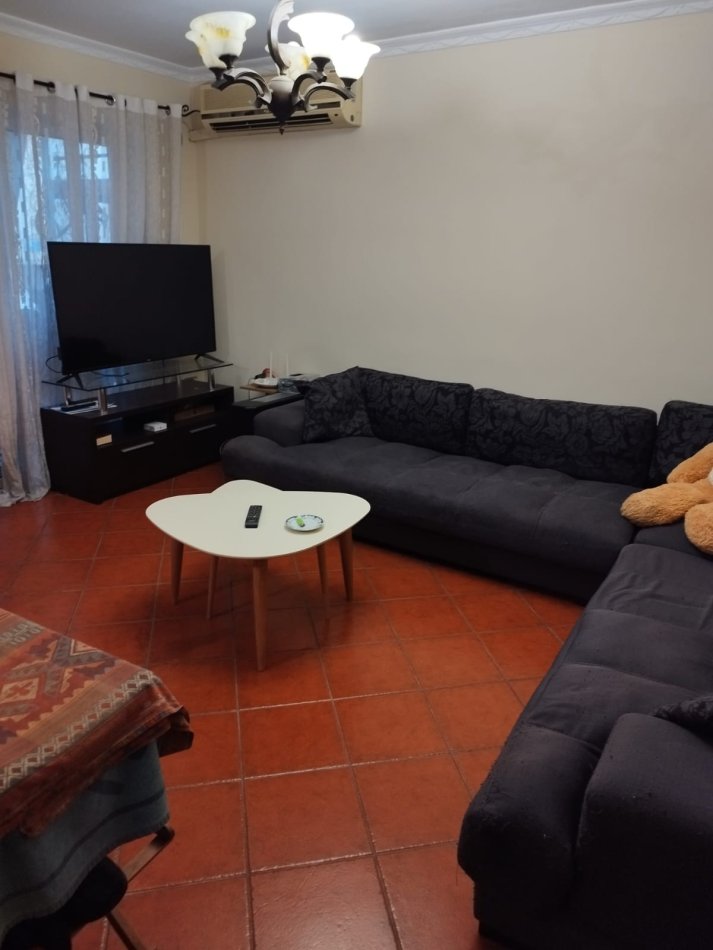 Tirane, jepet me qera apartament 1+1 Kati 4, 60 m² 450 € (Ish Stacioni i Trenti)