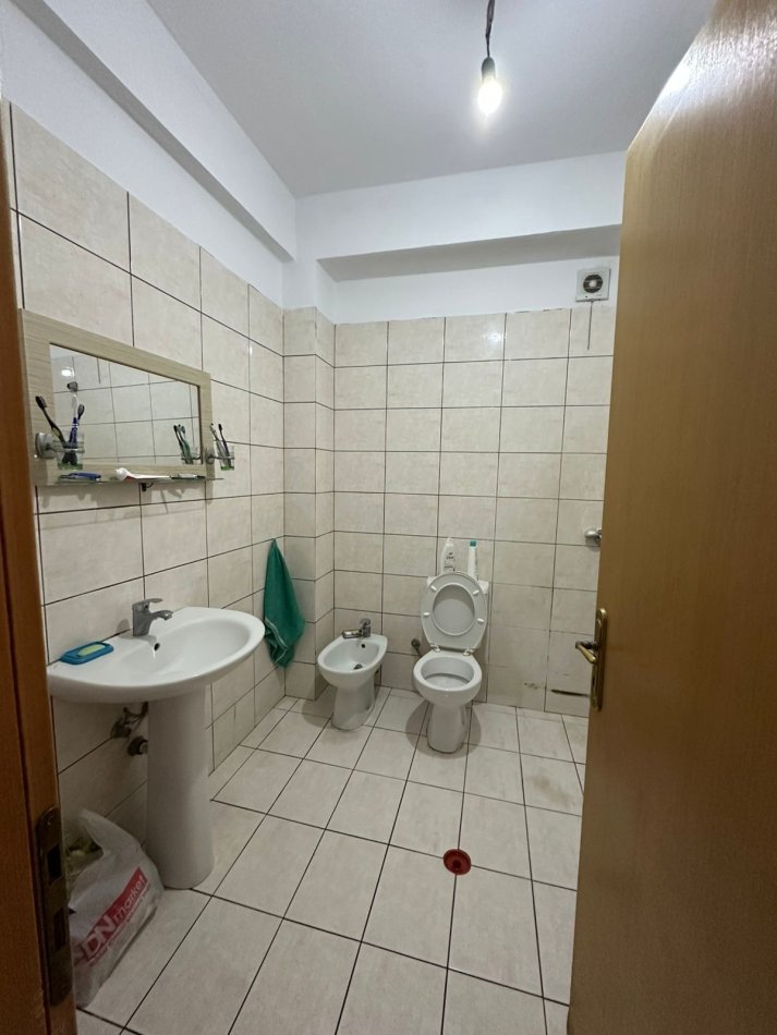 Tirane, shitet apartament 2+1 , 129 m² (Yzberisht)