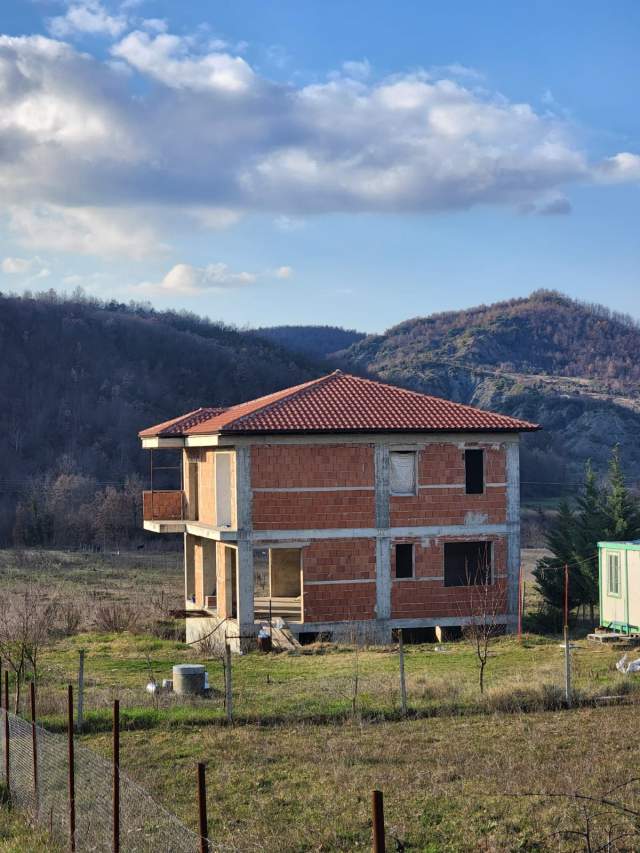 Tirane, shitet Vile 2+1+BLK Kati 2, 208 m² 210.000 Euro (PETRELE)