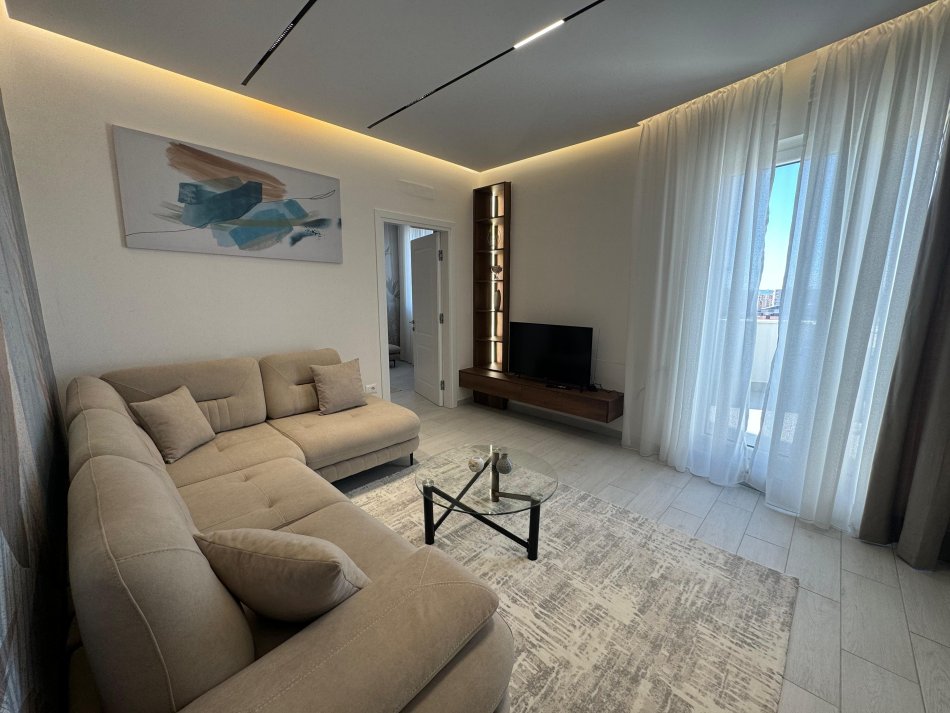 Tirane, jepet me qera apartament 1+1 Kati 9, 80 m² 700 € (rruga nexho konomi)