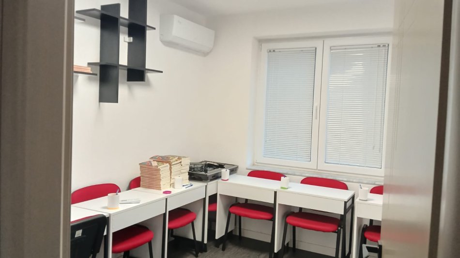 Tirane, jepet me qera zyre Kati 0, 93 m² 800 € (21 Dhjetori)