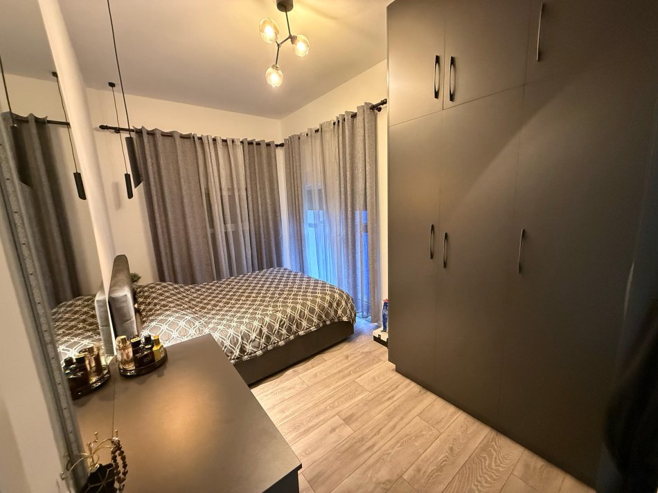 Tirane, jepet me qera apartament 2+1 Kati 2, 90 m² 400 € (ali demi)