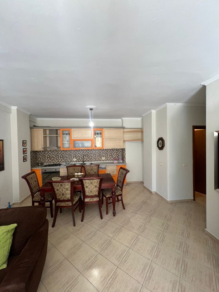 Tirane, jepet me qera apartament 2+1+Ballkon Kati 4, 165.000 € 