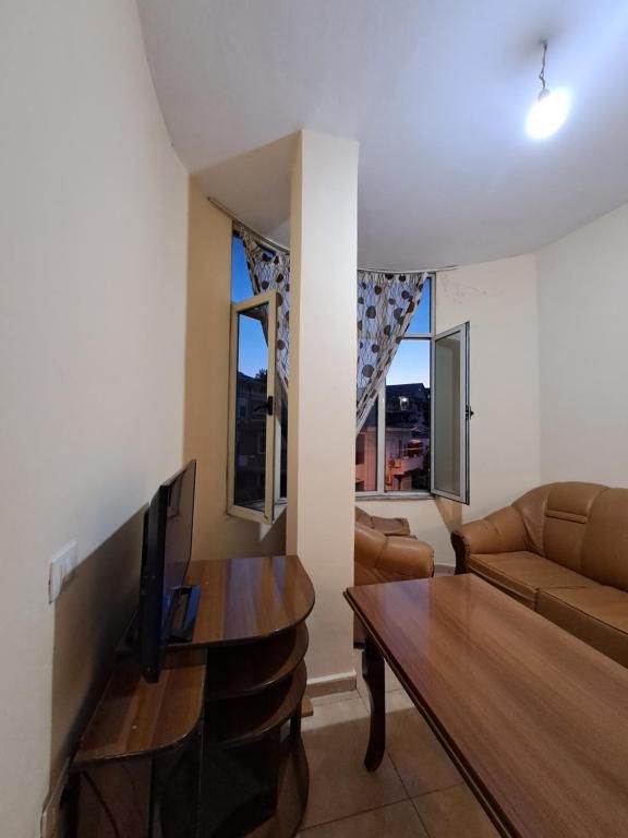 Tirane, jepet me qera apartament 2+1 Kati 2, 90 m² 450 € (QYTET STUDENTI)