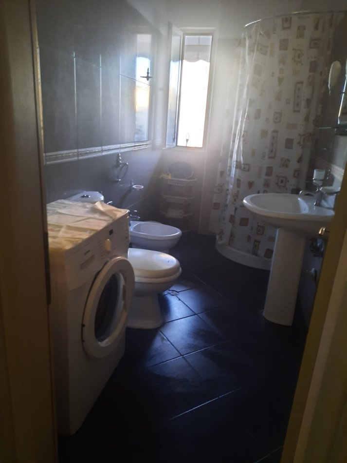 Durres Plazh, jepet me qera apartament 1+1+Ballkon, Kati 5, 65 m2 270 € (Pacarsia Plazh-Durres)