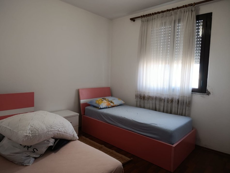 Tirane, jepet me qera apartament 2+1+Aneks Kati 8, 100 m² 600 € (Rruga Kavajes,prane Proper Pizza)
