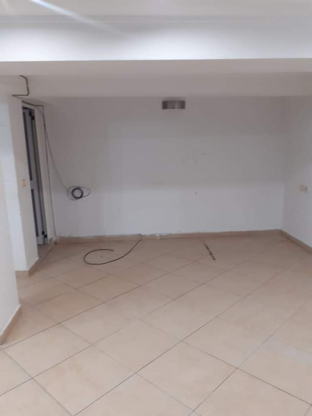 Tirane, jepet me qera ambjent biznesi Kati 0, 40 m² 30.000 Leke (rruga Dora Distria)