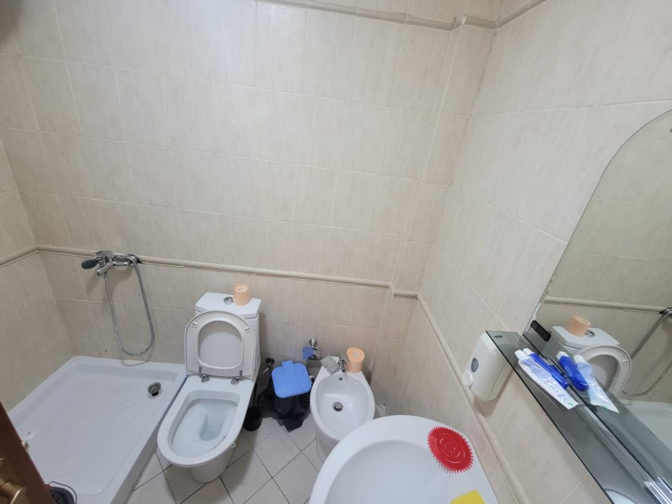 Tirane, jepet me qera zyre Kati 6, 150 m² 1.600 € (Bllok)